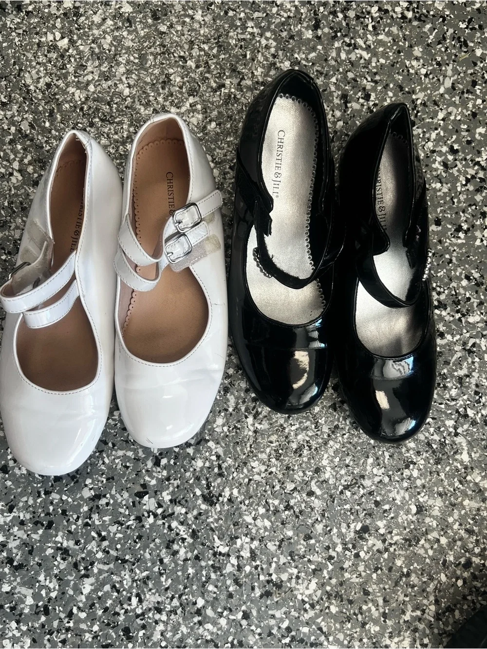 🤍 🖤 2 Pairs Christie & Jill Girls Patent Leather Mary Jane Dress Shoes - Size 4